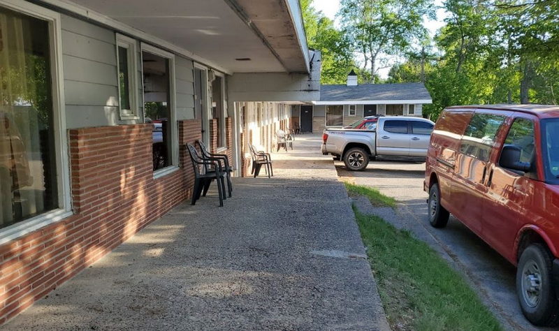 Curleys Paradise Motel - From Website (newer photo)